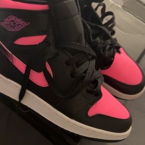 Air Jordan retro 1 pink & black 😍